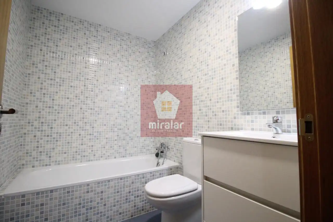 Baño de Piso en venta en Salvaterra de Miño con Calefacción, Trastero y Amueblado