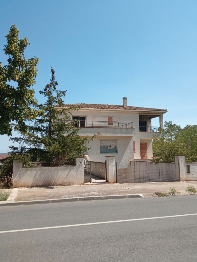 Vista exterior de Casa o xalet en venda en Tàrrega amb Calefacció, Jardí privat i Terrassa