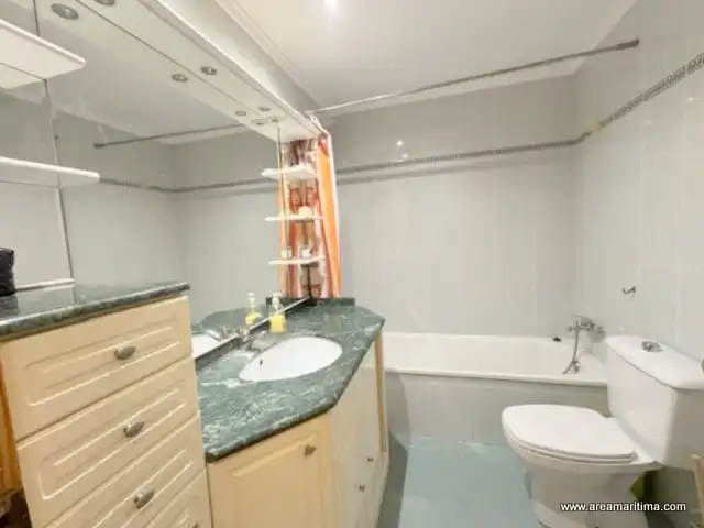 Bathroom of Flat for rent in Paterna  with Air Conditioner, Furnished and Balcony