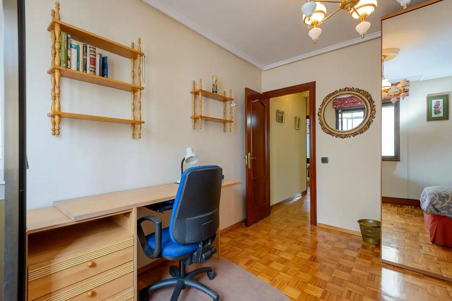 Habitación de Piso en venta en Oviedo  con Calefacción, Amueblado y Balcón