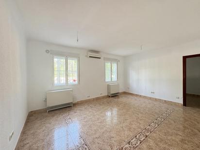 Living room of Planta baja to rent in  Madrid Capital  with Air Conditioner
