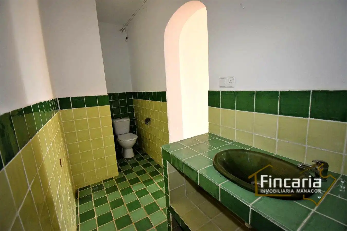 Bany de Finca rústica en venda en Felanitx amb Aire condicionat, Calefacció i Jardí privat