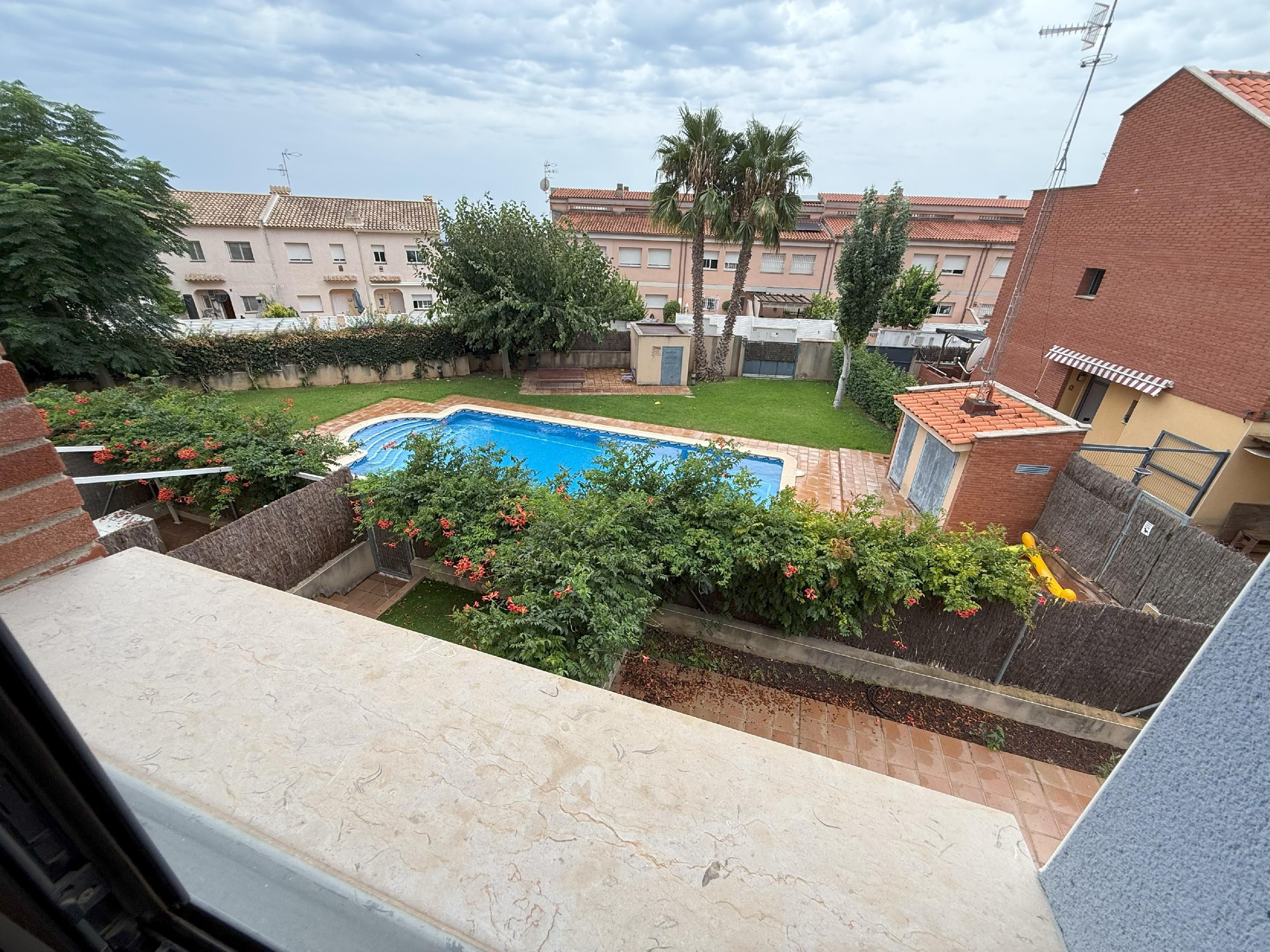 Piscina de Casa adosada en venta en El Vendrell con Aire acondicionado, Calefacción y Jardín privado