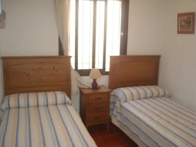 Schlafzimmer von Erdgeschoss zur Miete in Chiclana de la Frontera mit Klimaanlage, Heizung und Terrasse