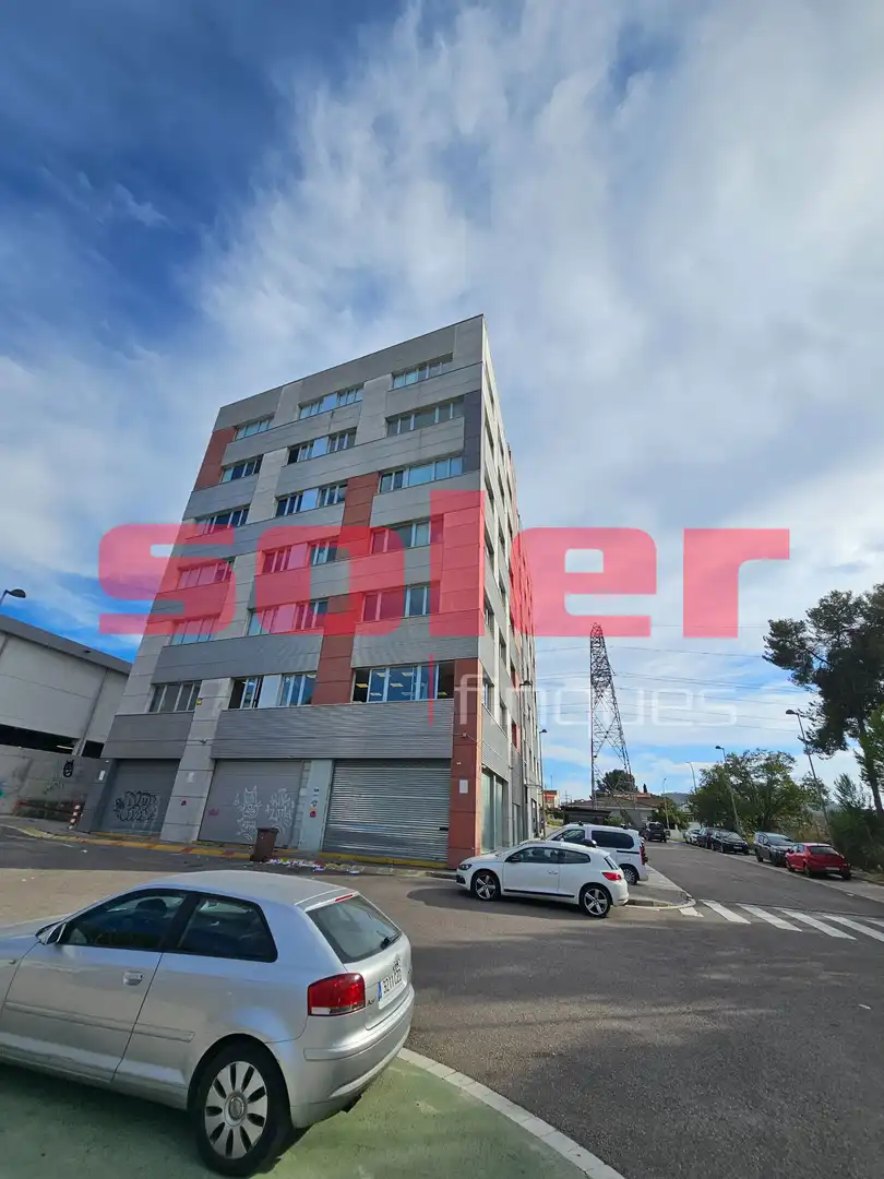 Vista exterior de Oficina de lloguer en Rubí amb Aire condicionat i Traster