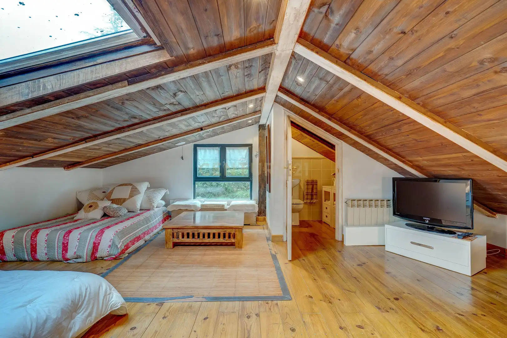 Schlafzimmer von Einfamilien-Reihenhaus zum Verkauf in Anguciana mit Privatgarten, Abstellraum und Schwimmbad
