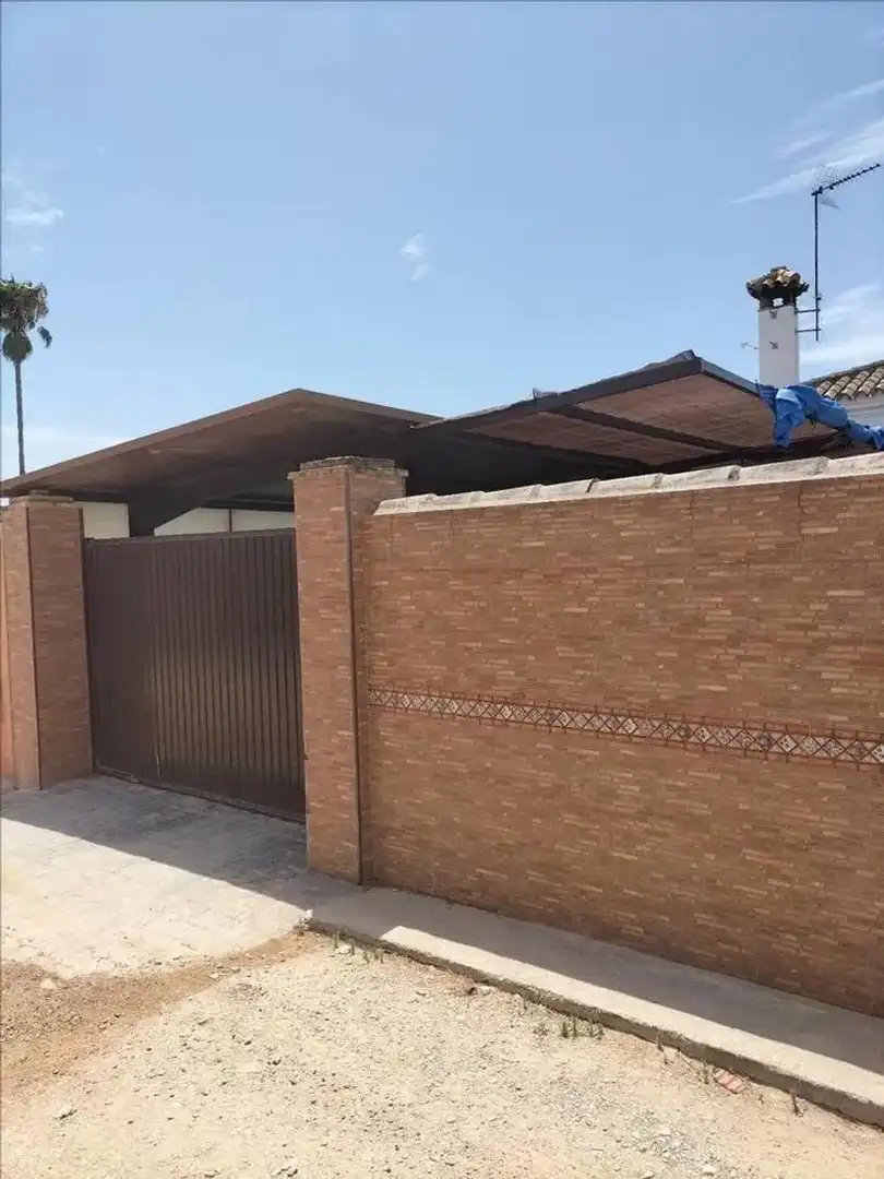 Vista exterior de Pis en venda en Chiclana de la Frontera amb Jardí privat i Piscina comunitària