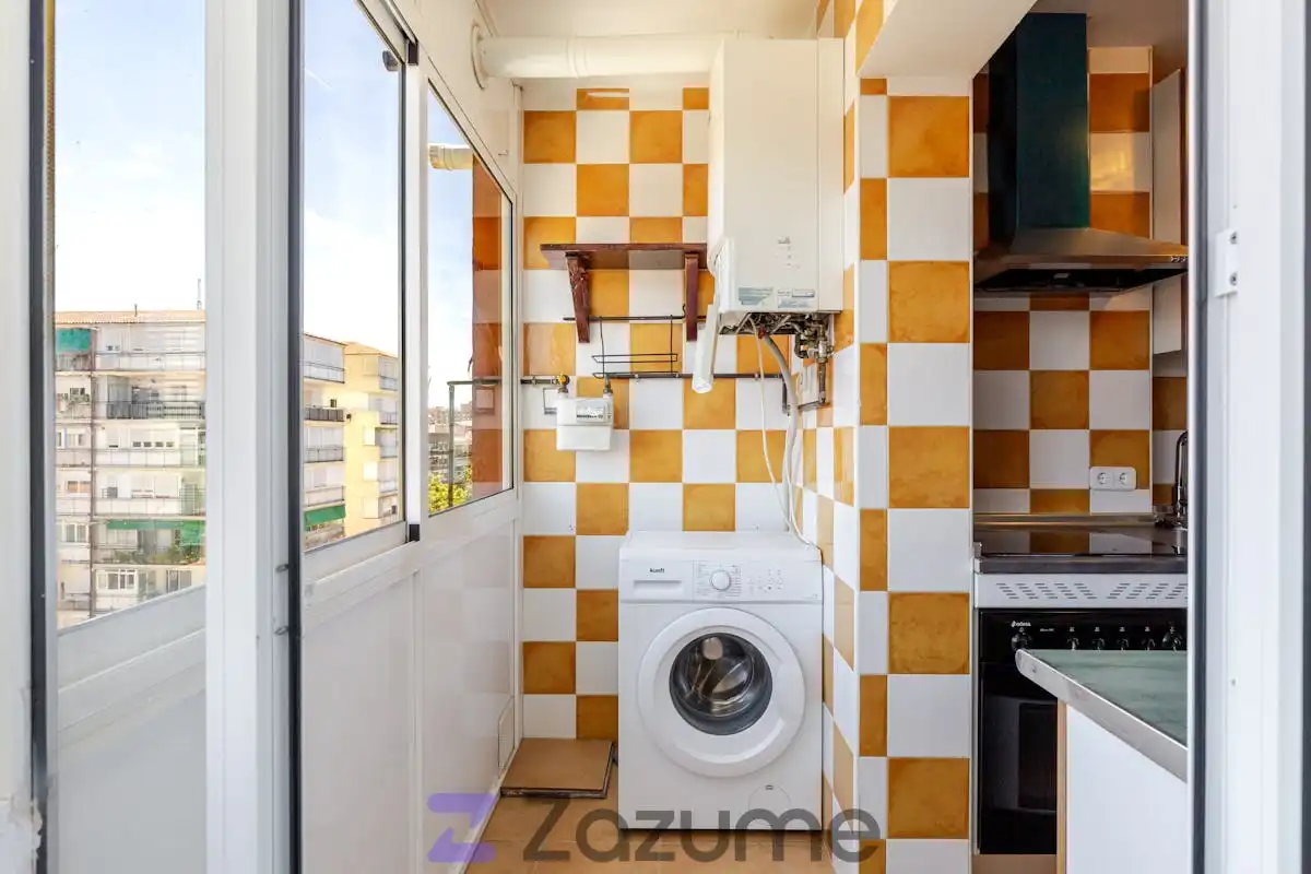 Cocina de Piso de alquiler en Madrid con Calefacción, Amueblado y Horno