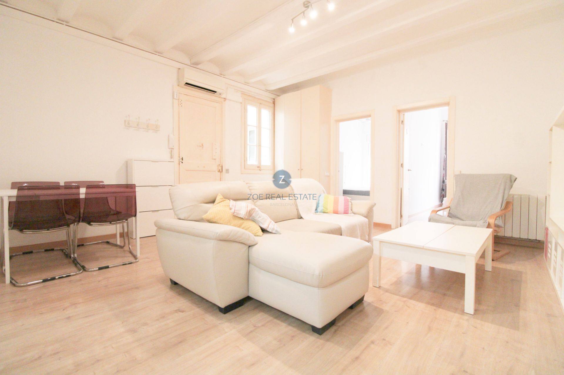 Living room of Flat to rent in  Barcelona Capital  with Heating, Parquet flooring and Furnished