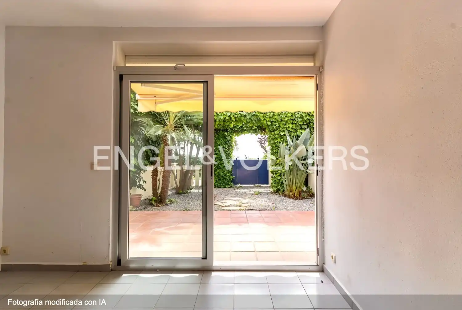 Wohnung zum Verkauf in Sitges mit Heizung, Privatgarten und Terrasse