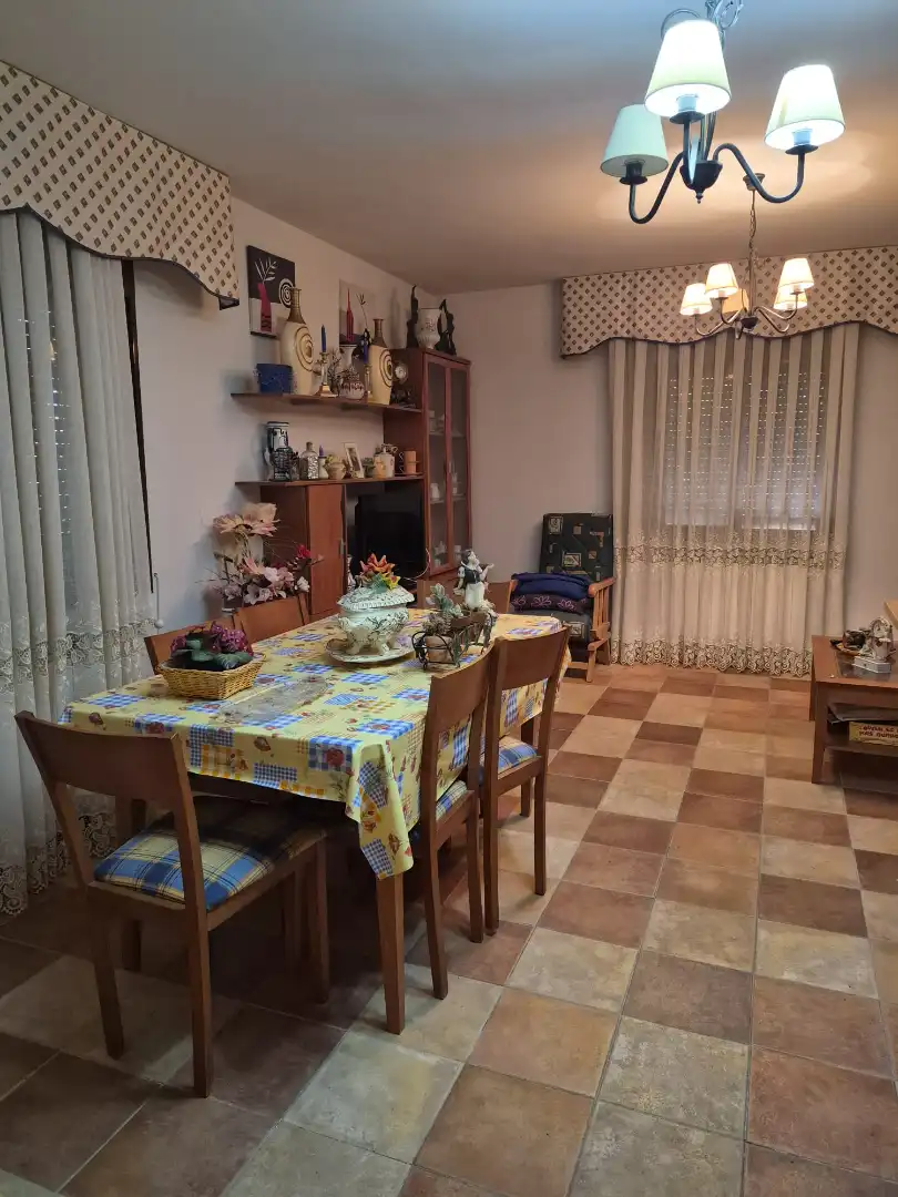 Comedor de Casa o chalet en venta en Albares con Calefacción, Jardín privado y Piscina