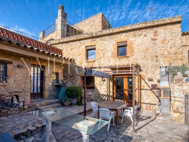 Casa rustica con giardino in vendita a Carretera de Pals a Torroella de Montgrí