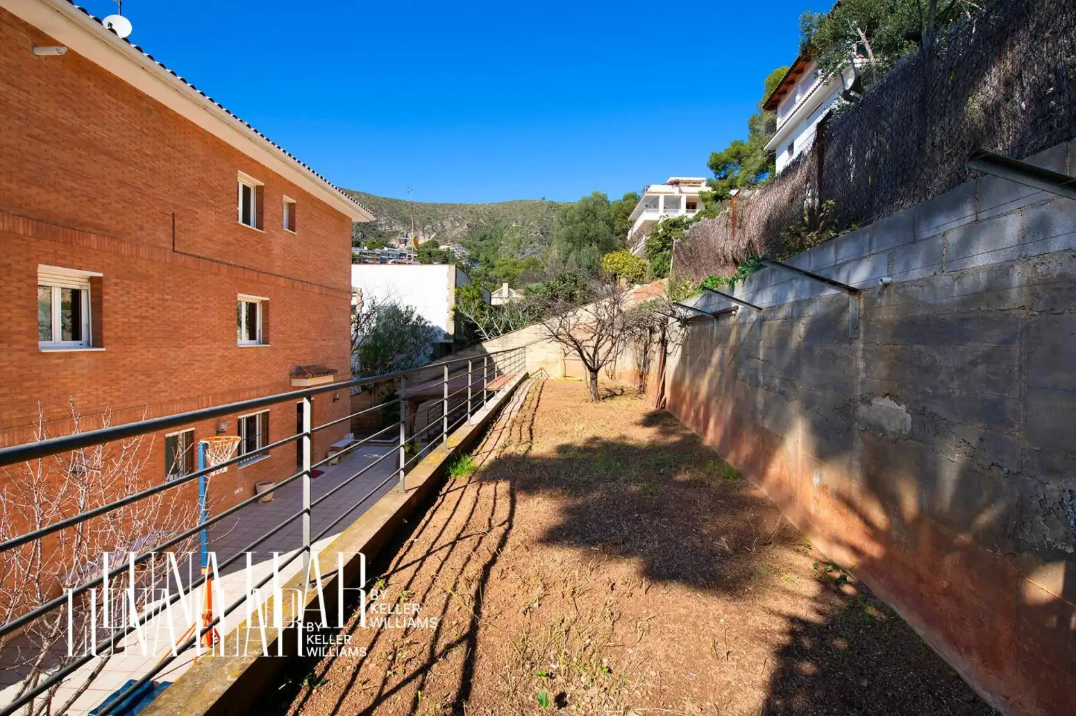 Vista exterior de Casa o xalet en venda en Castelldefels amb Calefacció, Terrassa i Balcó