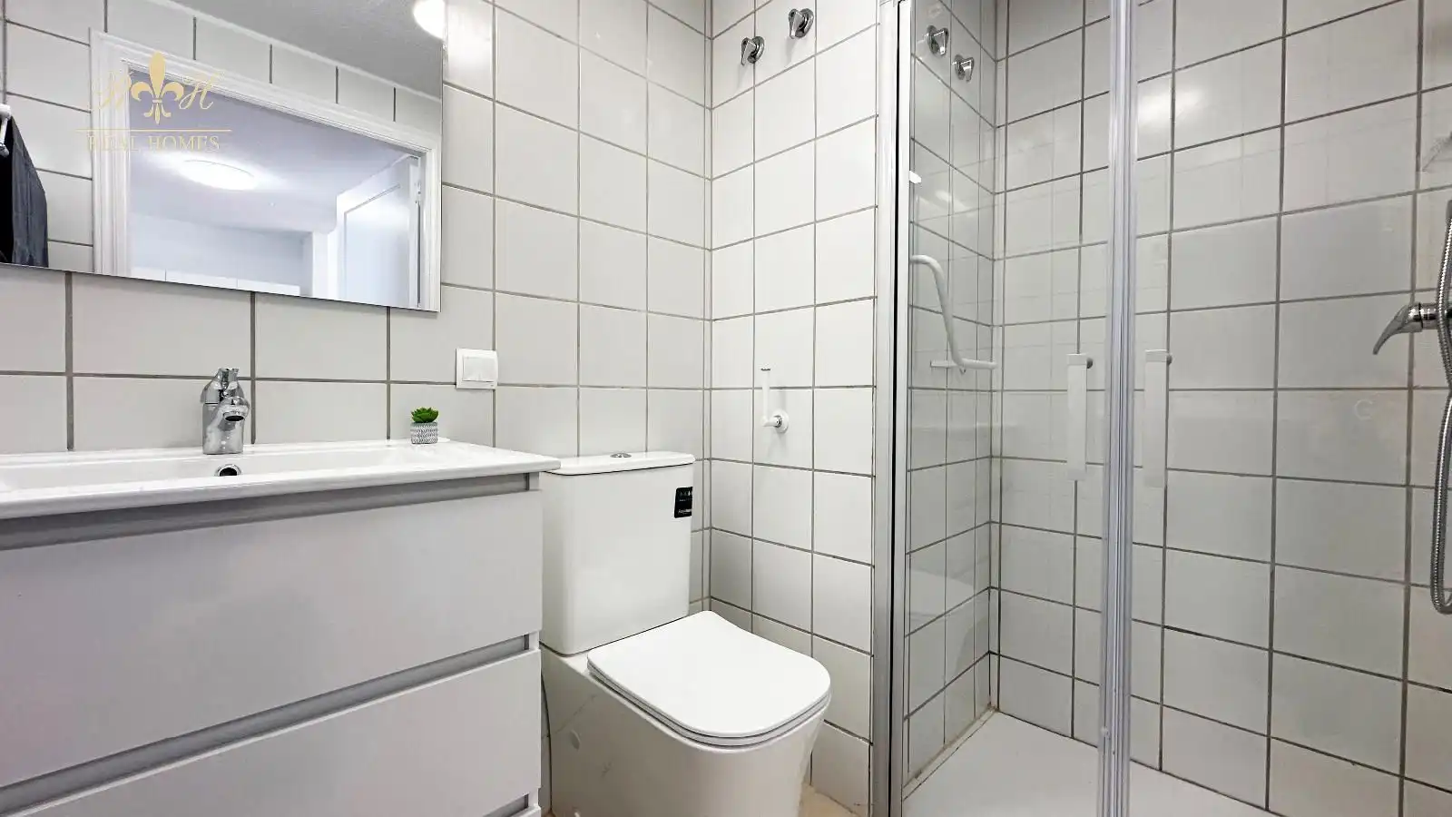 Baño de Piso de alquiler en L'Alfàs del Pi con Aire acondicionado, Terraza y Piscina
