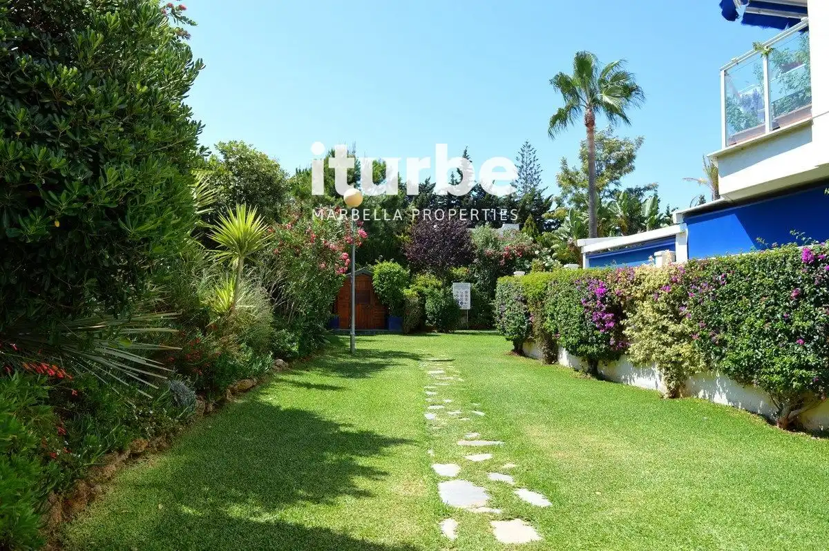Jardí de Pis en venda en Marbella amb Aire condicionat, Calefacció i Piscina