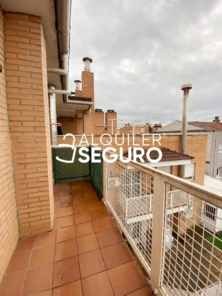 Terraza de Ático de alquiler en  Madrid Capital con Calefacción, Terraza y Amueblado