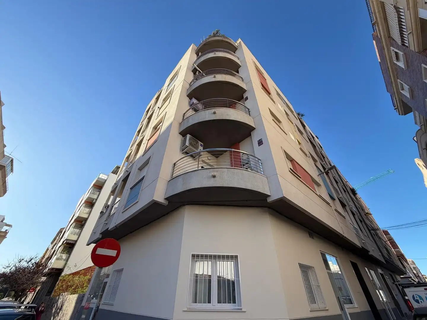 Vista exterior de Planta baixa en venda en Torrevieja amb Aire condicionat, Traster i Moblat