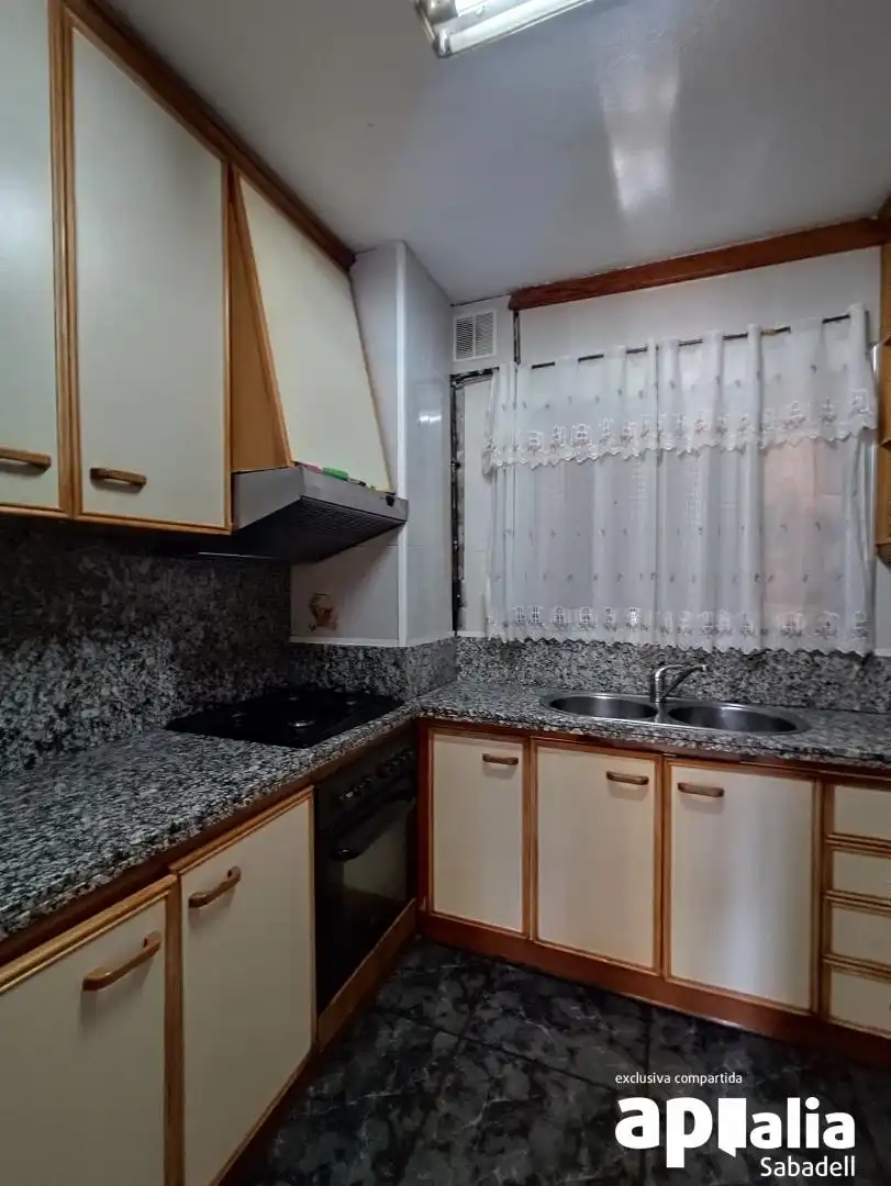 Cocina de Piso en venta en Sabadell con Calefacción y Horno