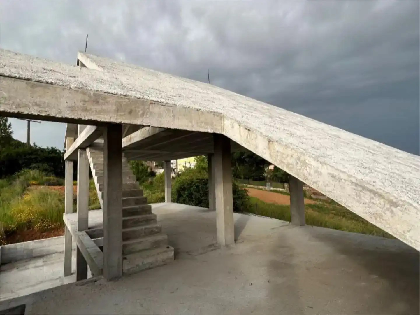 Vista exterior de Casa o xalet en venda en Santiago de Compostela  amb Balcó
