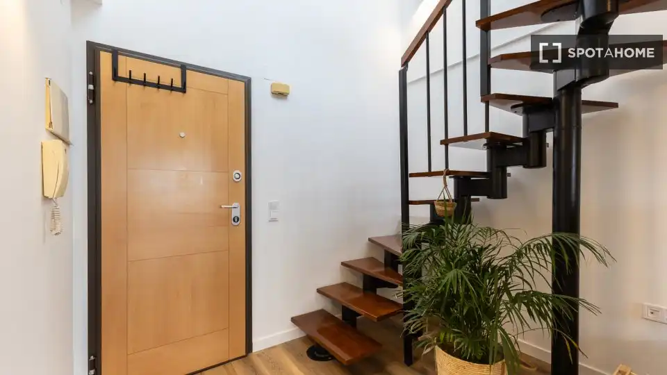Flat for rent in Valencia  with Air Conditioner, Heating and Furnished