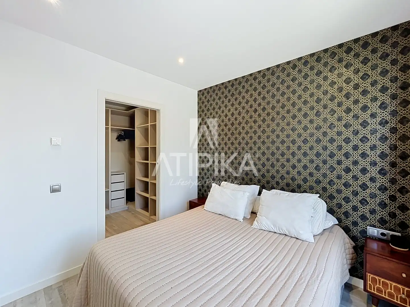 Schlafzimmer von Dachboden zur Miete in Barcelona mit Klimaanlage, Heizung und Parkett