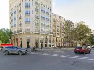 Vista exterior de Local en venda en Madrid amb Aire condicionat i Calefacció