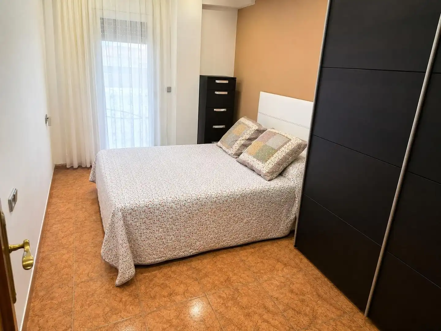 Dormitori de Pis en venda en Pineda de Mar amb Aire condicionat, Terrassa i Alarma