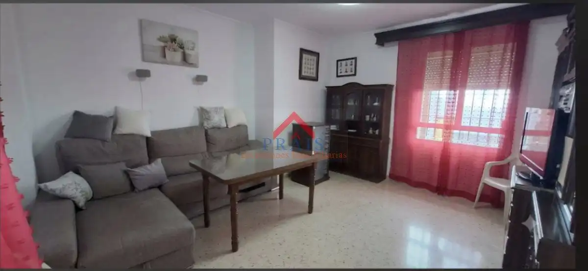 Vista exterior de Casa adosada en venta en Utrera con Aire acondicionado, Terraza y Trastero