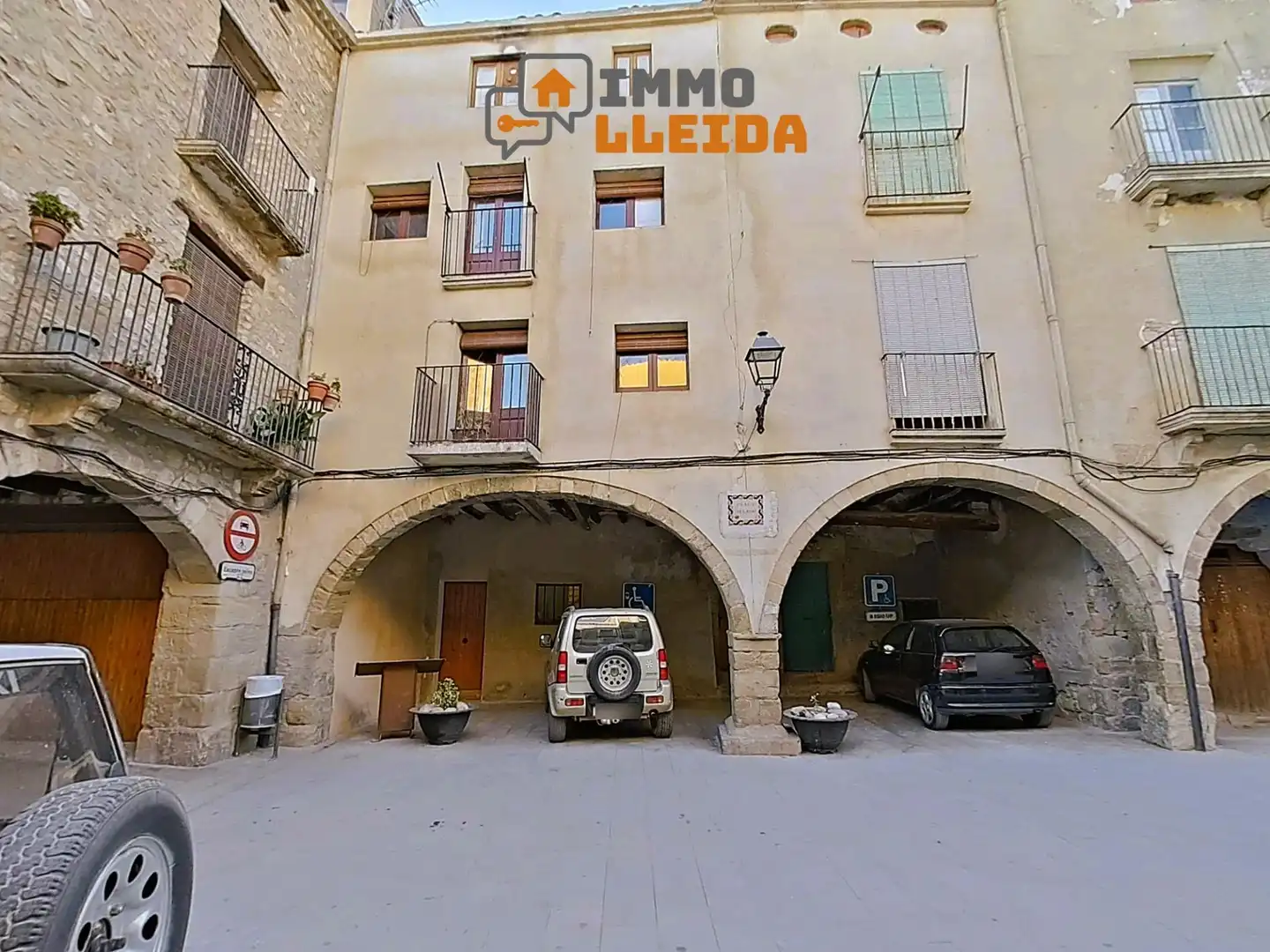 Adossat amb terrassa en venda a Calle ESGLESIA 6