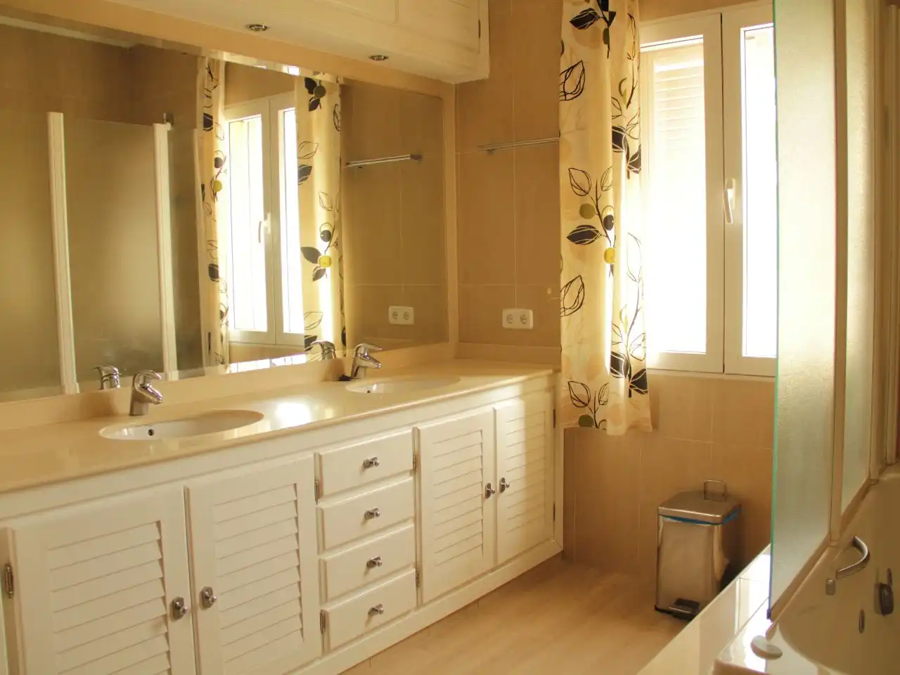Baño de Casa o chalet de alquiler en Málaga con Aire acondicionado, Calefacción y Jardín privado