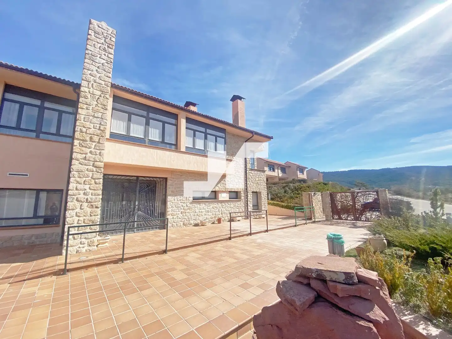 Vista exterior de Edificio en venta en Orea