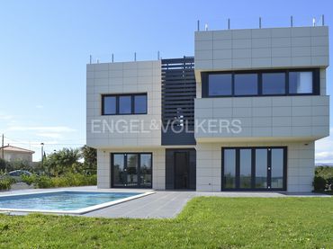 Villa mit Pool zum Verkauf in Carrer Margalló 36