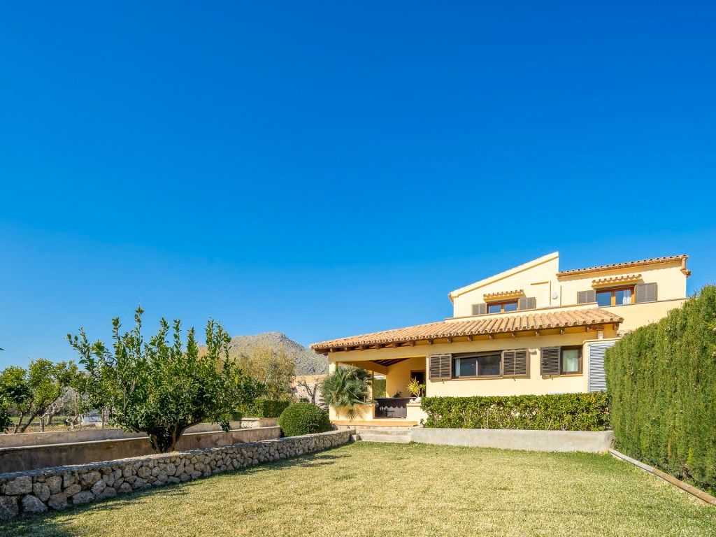 Vista exterior de Casa o xalet en venda en Pollença amb Aire condicionat, Jardí privat i Terrassa