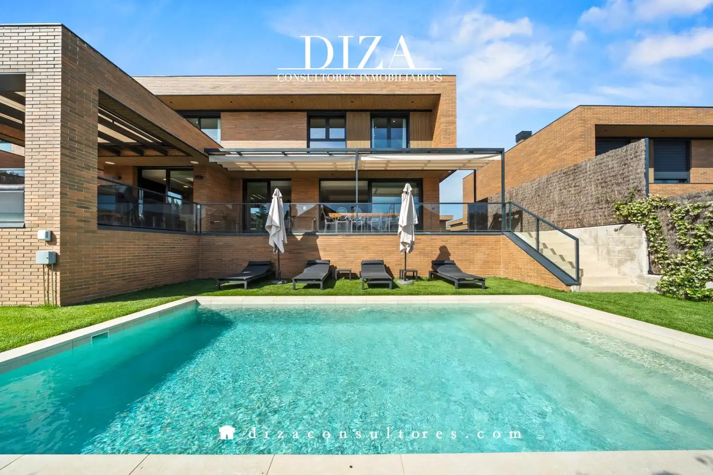 Exterior view of Houses for sale in Las Rozas de Madrid  with Air Conditioner, Heating and Private garden