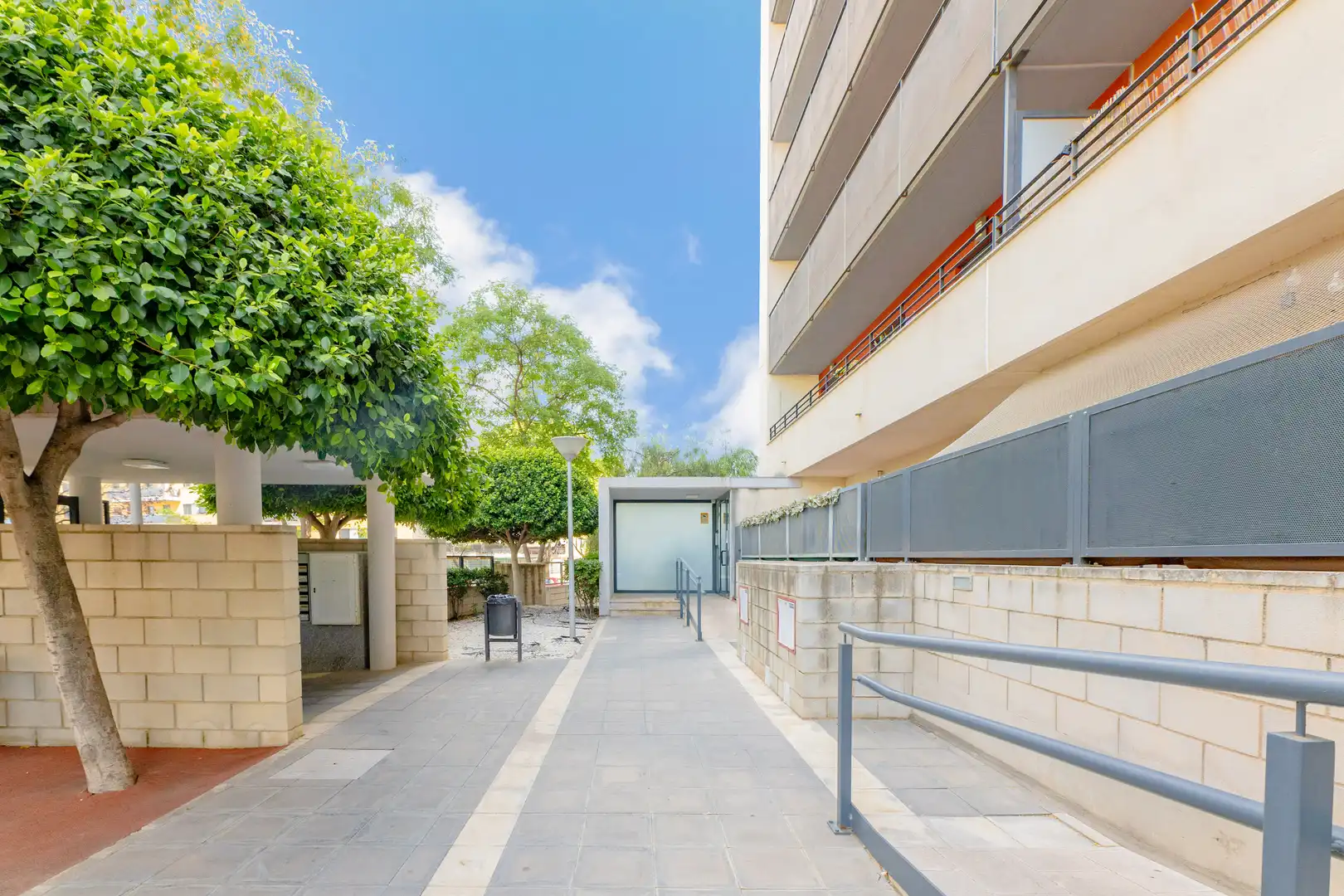 Exterior view of Flat for sale in Paterna  with Air Conditioner, Heating and Storage room