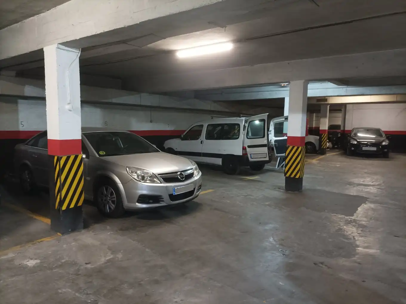 Parkplatz von Garage zur Miete in Madrid mit Alarm