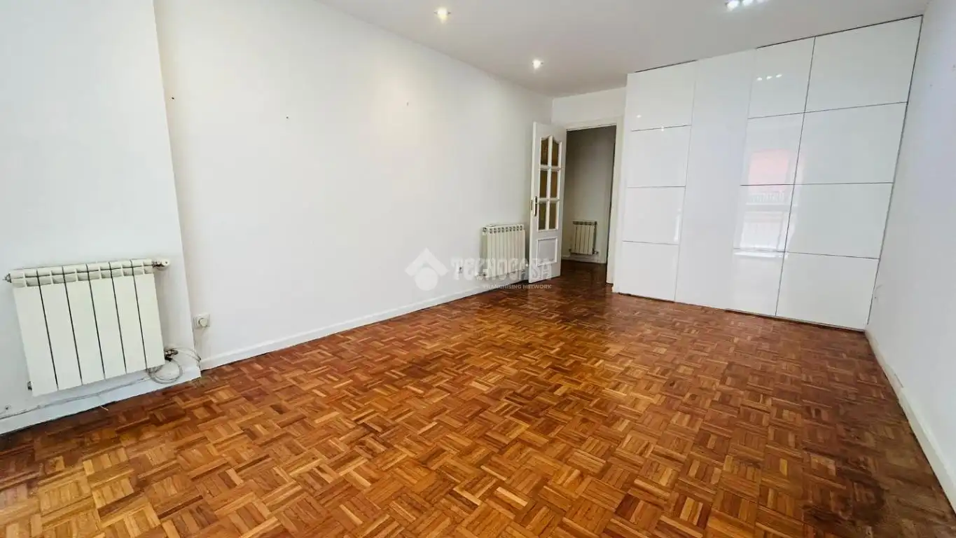 Bedroom of Flat for sale in Madrid  with Air Conditioner, Heating and Terrace