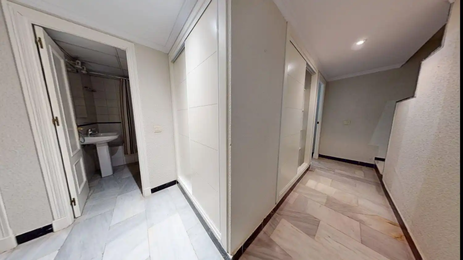 Wohnung zum Verkauf in San Juan de Aznalfarache mit Klimaanlage, Heizung und Abstellraum