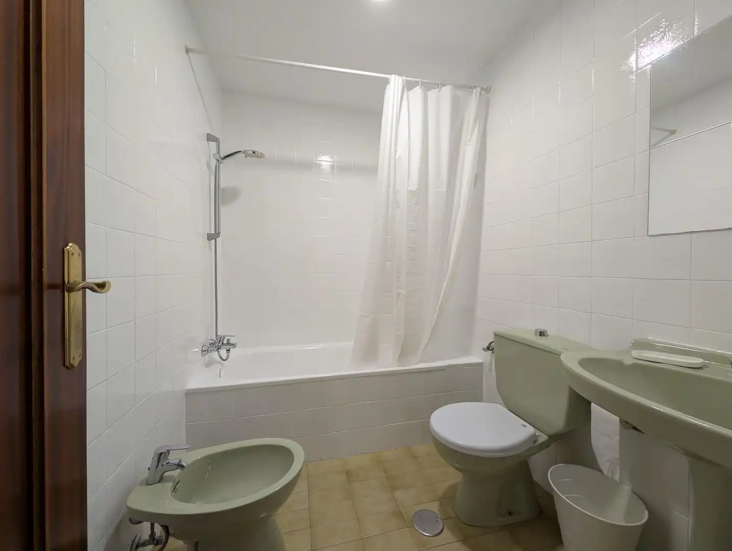 Badezimmer von Wohnung zur Miete in Santander mit Heizung, Parkett und Möbliert