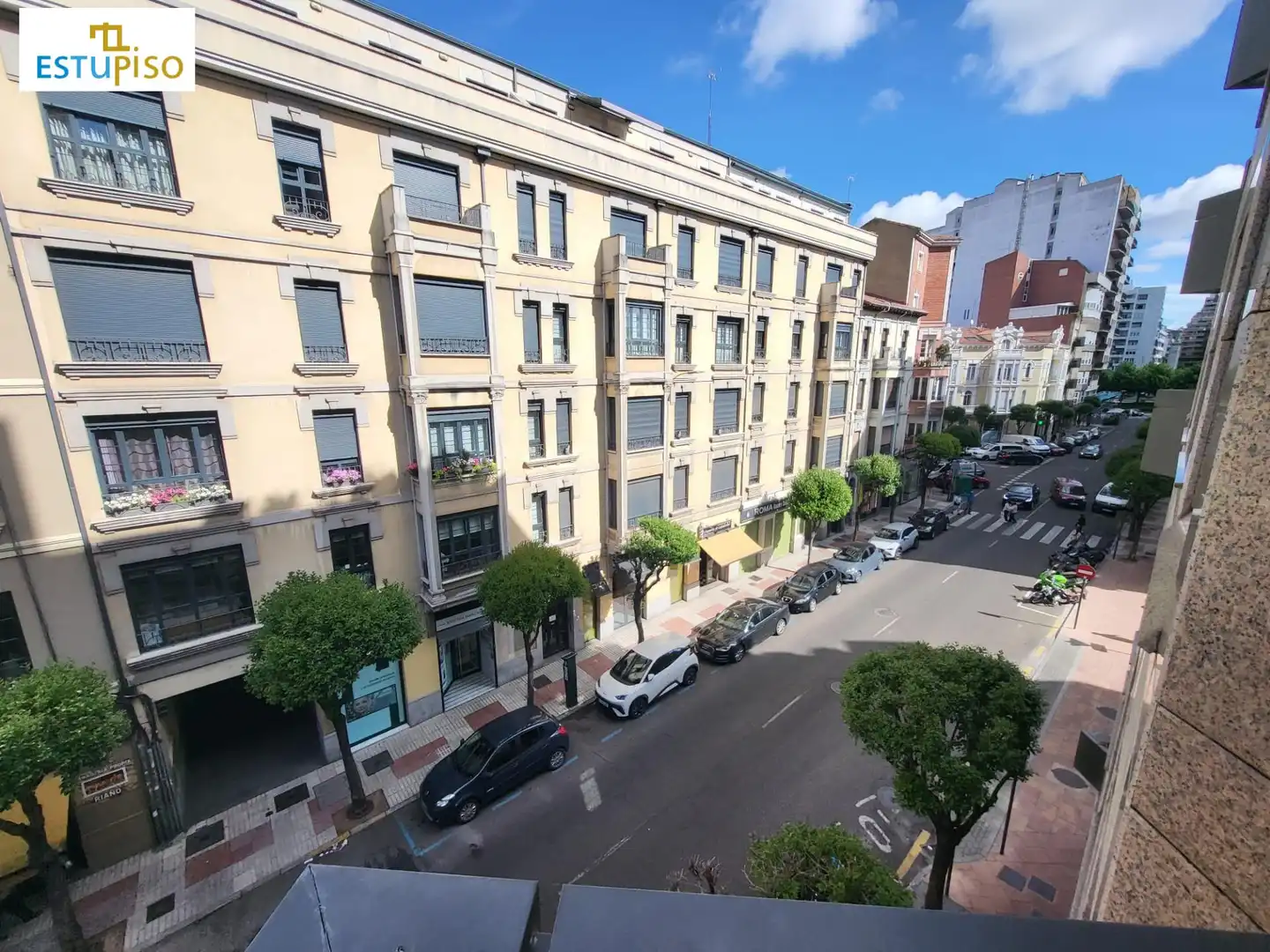Exterior view of Flat for rent in León Capital   with Balcony