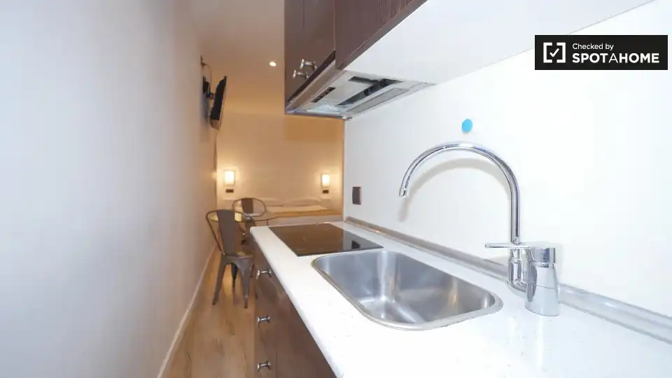 Kitchen of Flat for rent in Barcelona  with Air Conditioner, Heating and Furnished