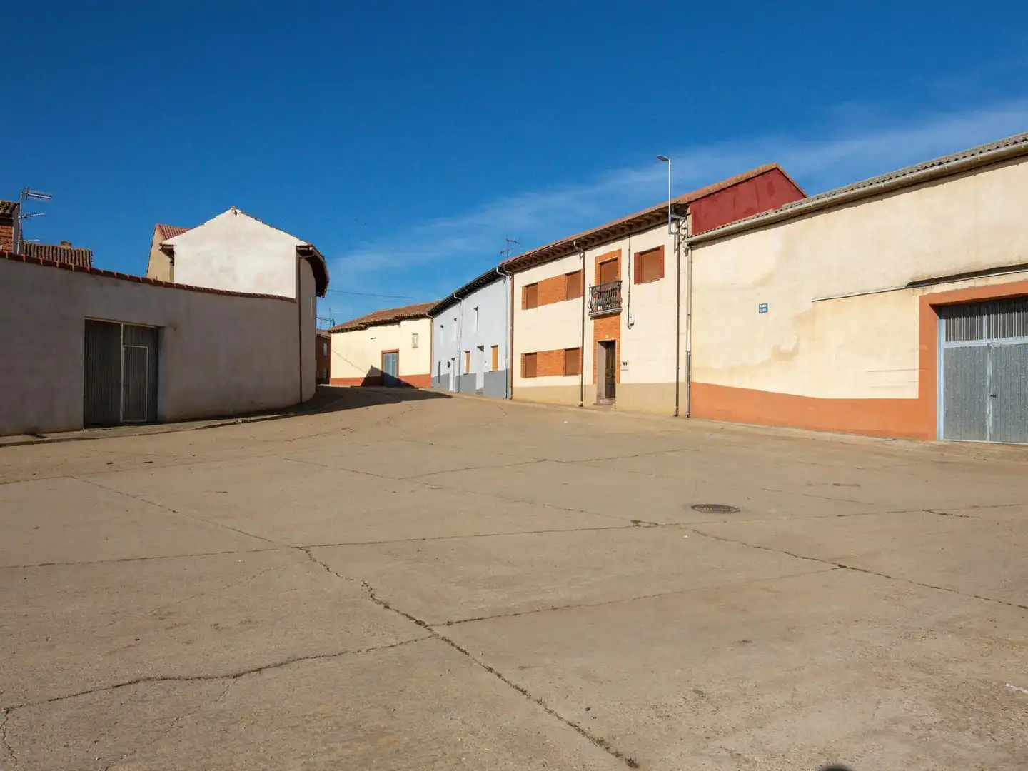 Vista exterior de Casa o xalet en venda en Algadefe amb Jardí privat