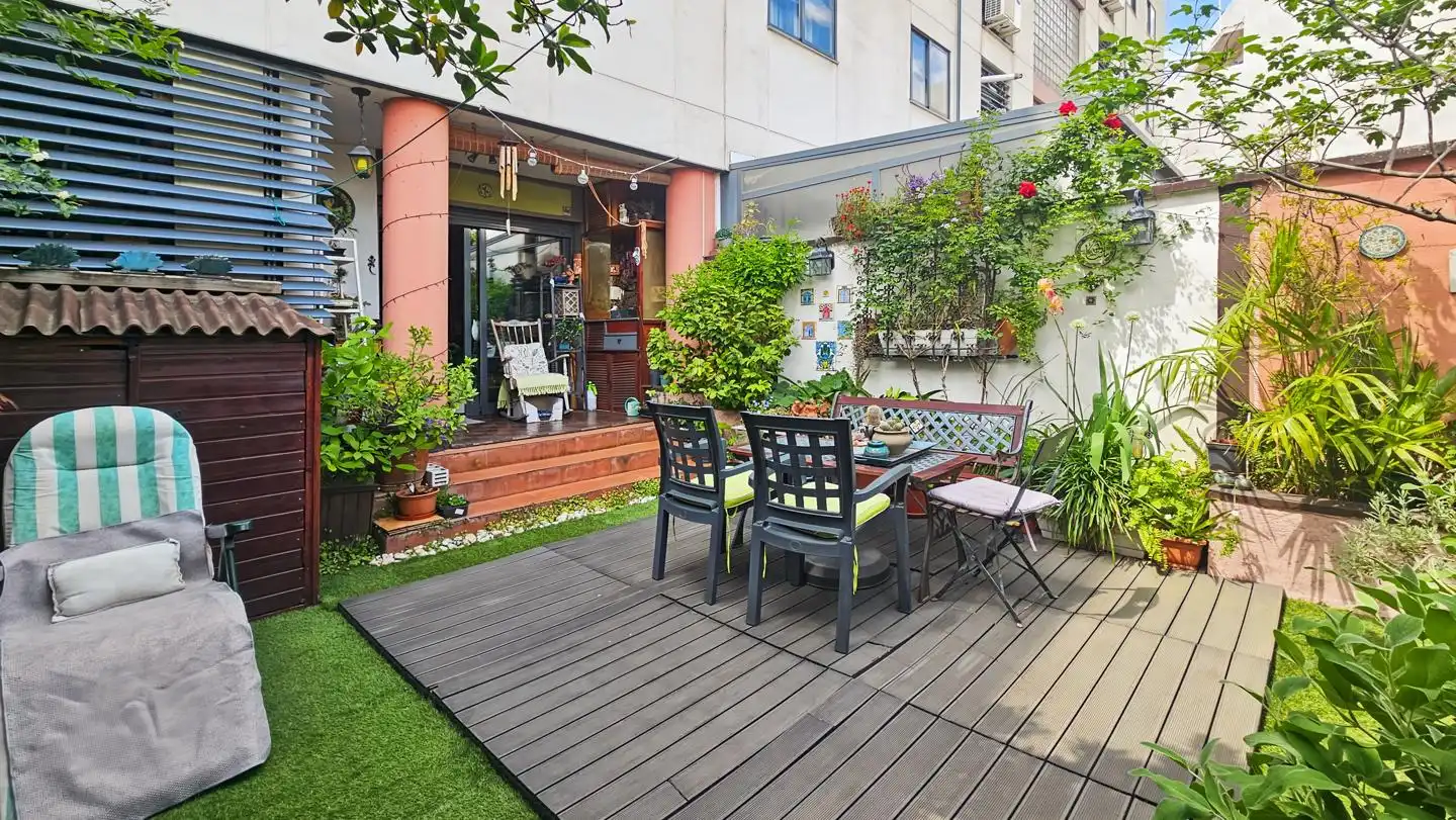 Terraza de Planta baja en venta en  Madrid Capital con Trastero y Piscina comunitaria