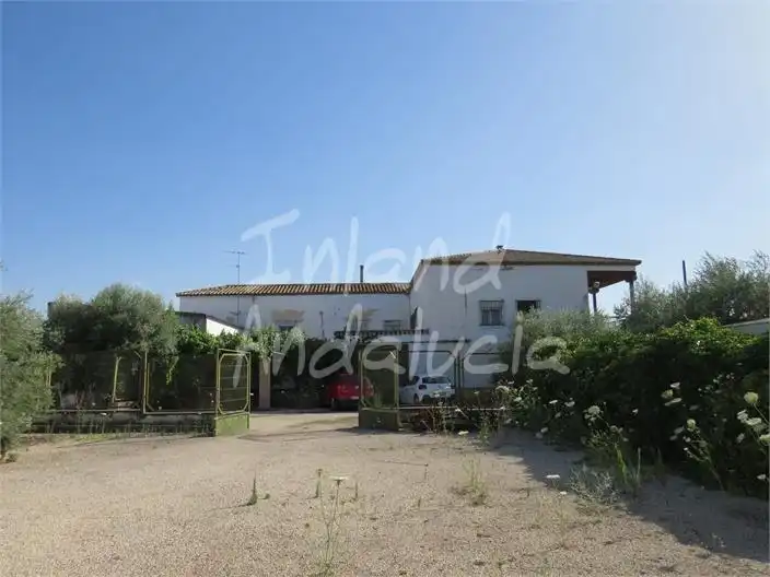 Vista exterior de Finca rústica en venda en Porcuna amb Aire condicionat, Terrassa i Traster