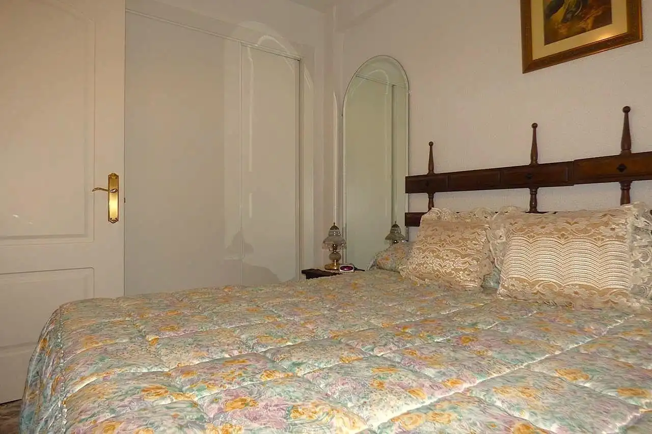 Dormitori de Apartament en venda en Benidorm amb Piscina i Piscina comunitària