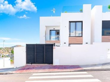 Villa con piscina in vendita a Benijófar