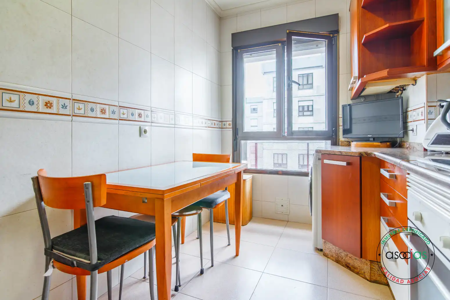 Cuina de Pis en venda en Oviedo  amb Calefacció, Parquet i Traster