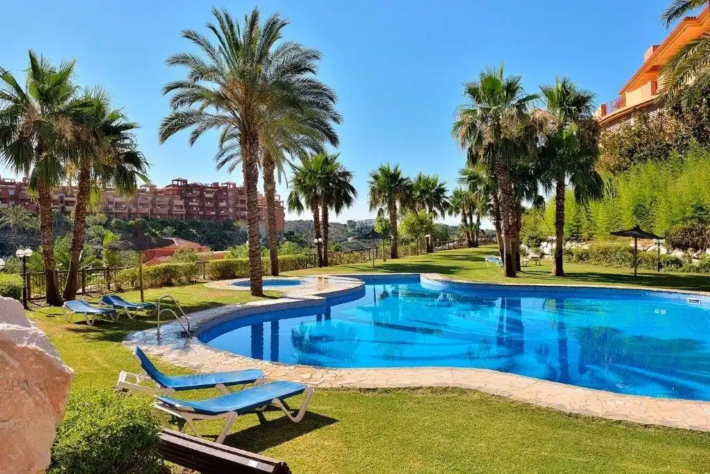Swimming pool of Flat for sale in Marbella  with Air Conditioner, Heating and Private garden