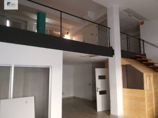 Local comercial en Alquiler en Calle RUIZ TAPIADOR, 23 en Pinares de Venecia