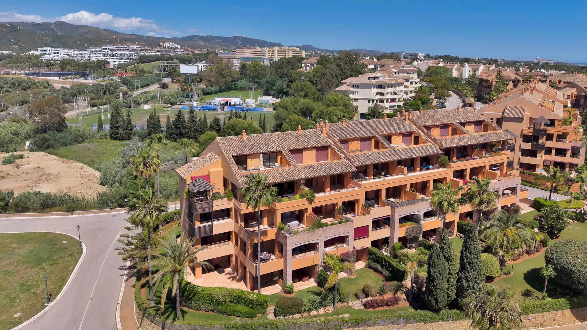 Vista exterior de Apartament en venda en Marbella amb Aire condicionat, Calefacció i Jardí privat